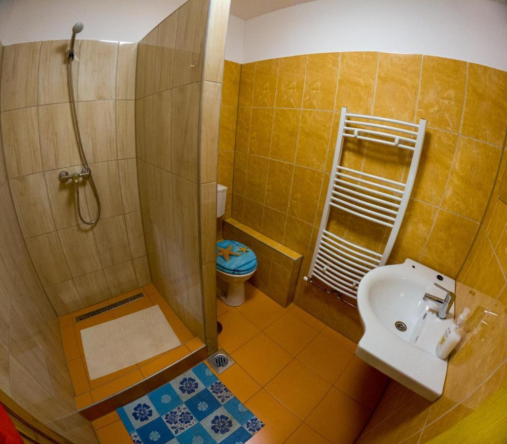 Aqua Thermal Apartmanhaz Ii. Püspökladány Екстериор снимка